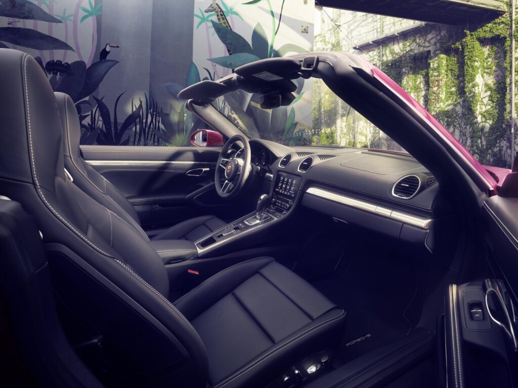 The interior of the front of the Porsche 718 Boxster Style Edition.