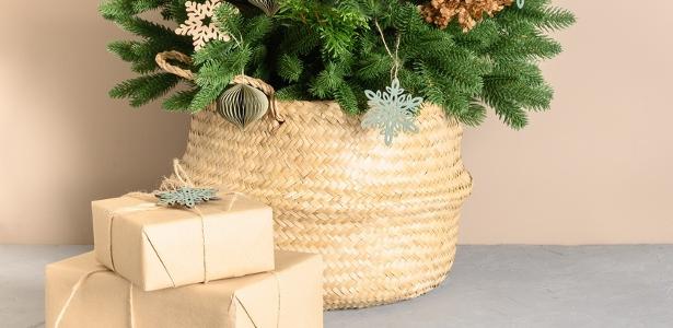 When do you put up a Christmas tree?  Mark the date on your calendar