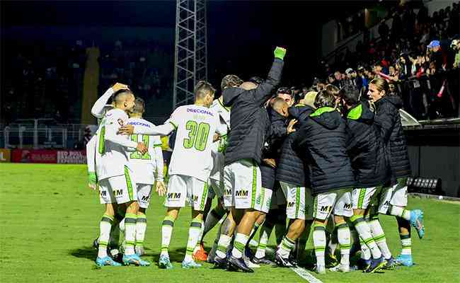 America prevails, crushes Bragantino and enters the Libertadores region