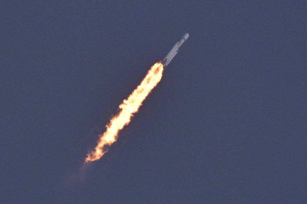 Elon Musk's SpaceX launches the Falcon Heavy - 11/01/2022 - Science