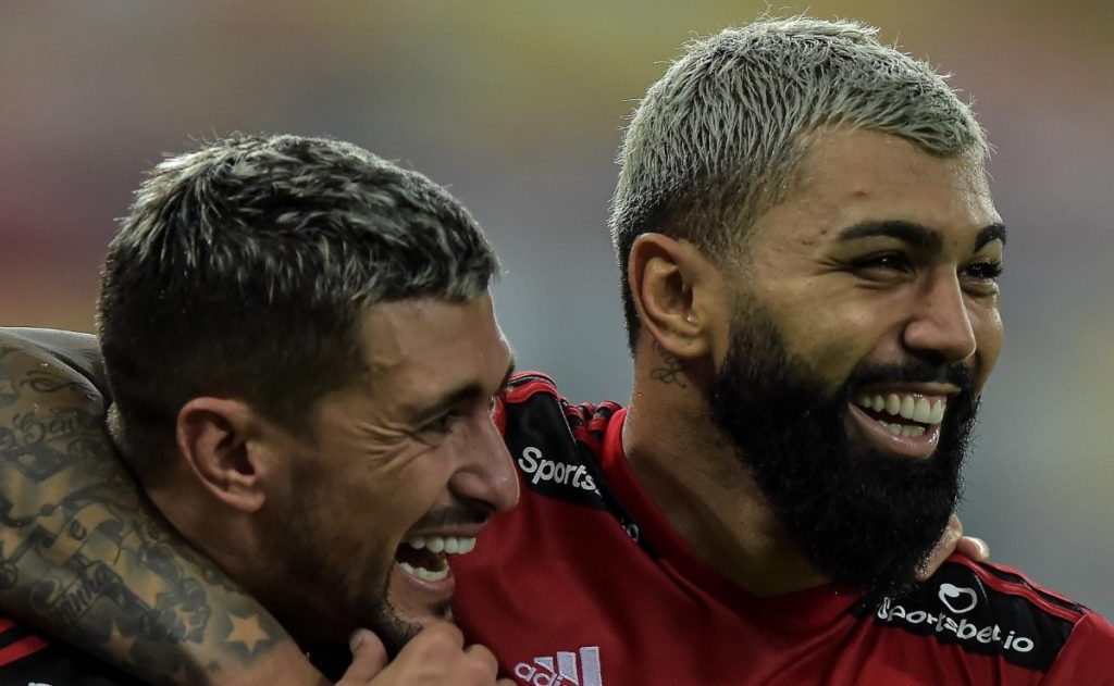 "Gabigol and Arascaita Perform";  Flamingo surprises everyone and everything with a deadline to open the nation's "hell".