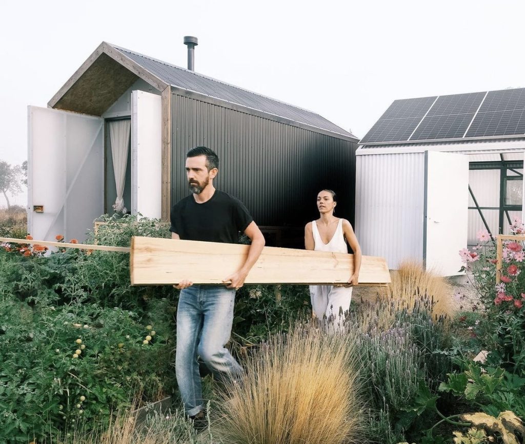 The couple built a house on their own in 6 months and now teach others to do the same |  Business ideas