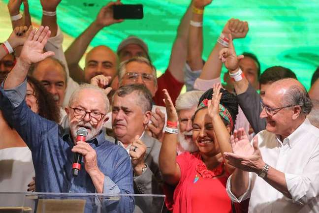Luiz Inácio Lula da Silva makes his first speech after learning the results of the opinion polls on October 30th