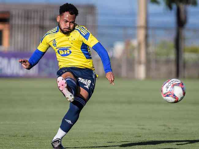 Claudinho, midfielder (on loan for Santo André