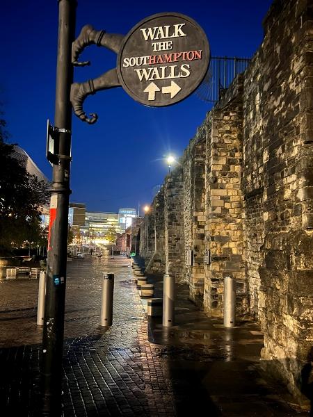 Walls - Southampton - Osmar Porteleo - Osmar Porteleo