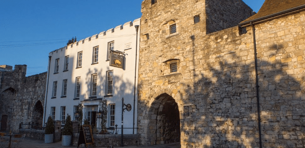 What it's like to stay inside one of the medieval walls in England - Leisure