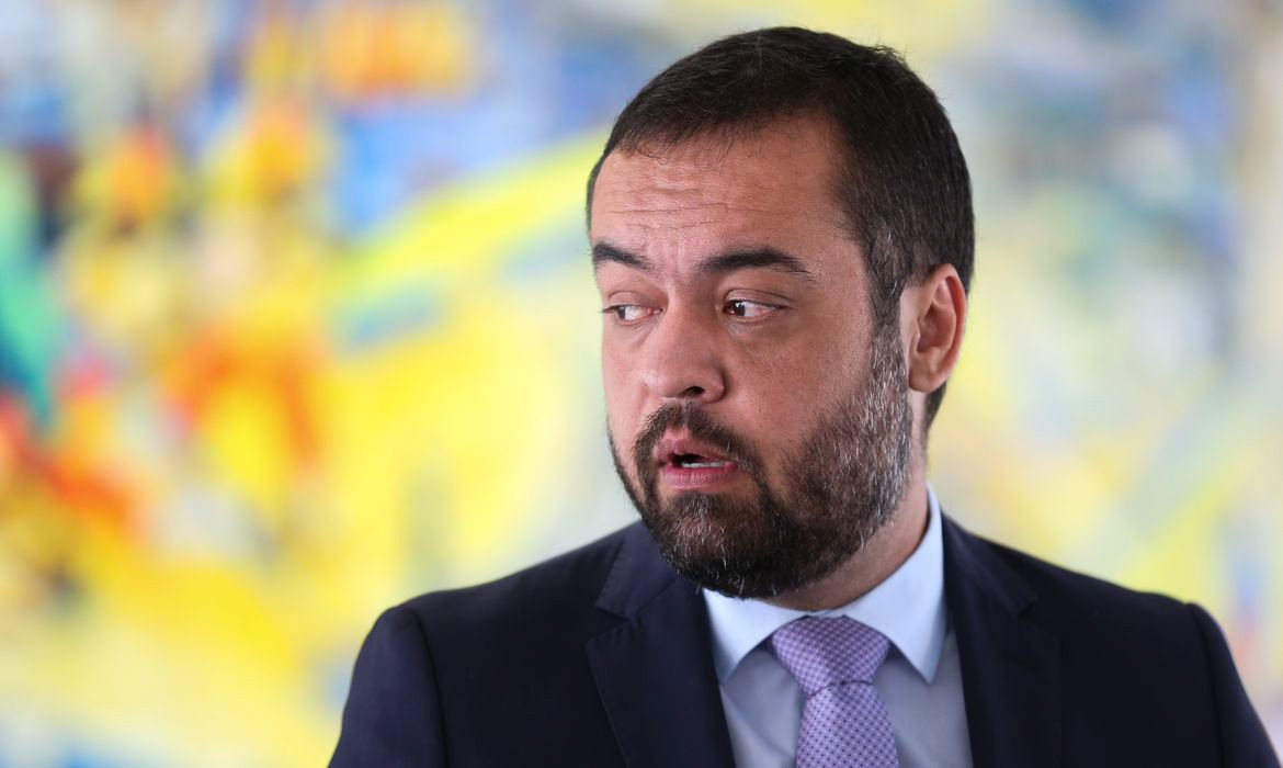 RJ’s new Secretary of Science and Technology is anti-vaccine and is competing with electronic voting machines