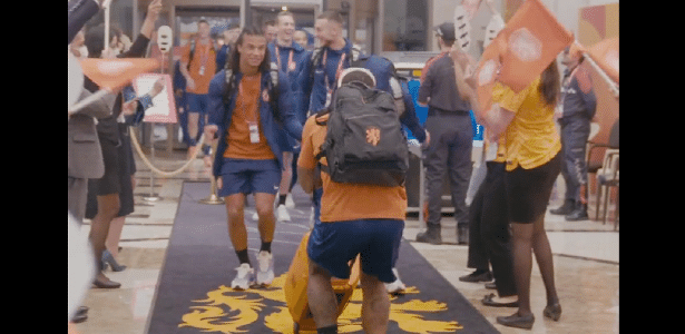 The Netherlands celebrate their quarter-final qualification to the tune of Waka Waka